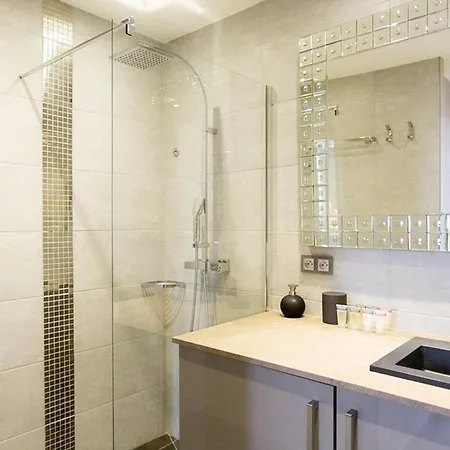 1 Bedroom In Front Of The Palais! アパート カンヌ