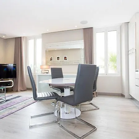 1 Bedroom In Front Of The Palais! アパート *