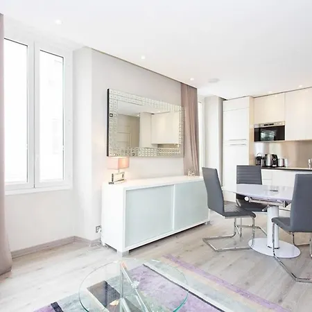アパート 1 Bedroom In Front Of The Palais!